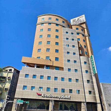 Via Hotel Breeze Tajpej Kültér fotó