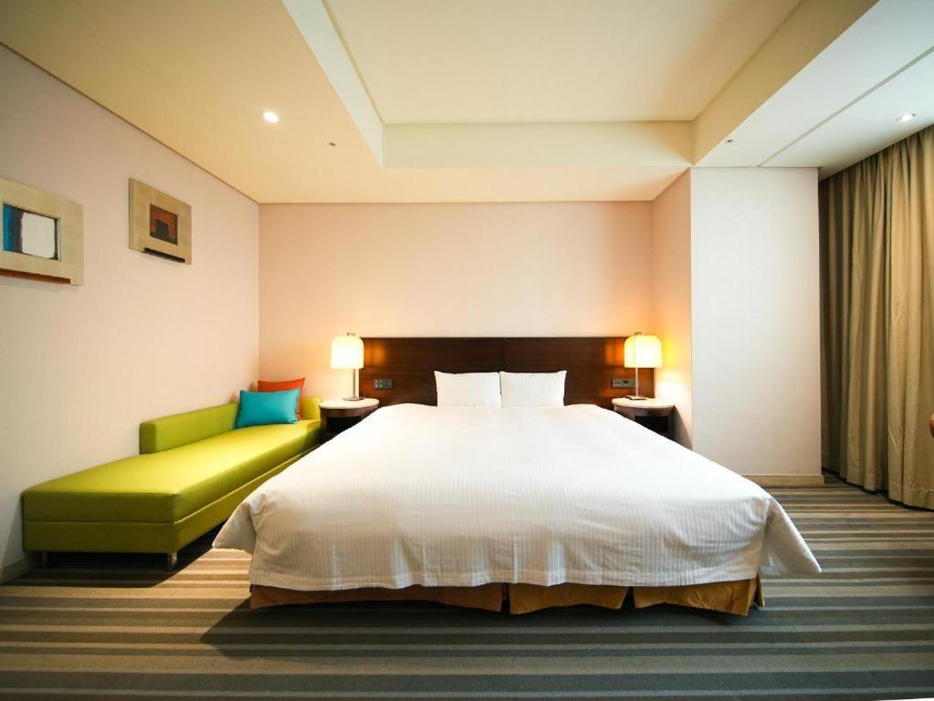 Via Hotel Breeze Tajpej Kültér fotó