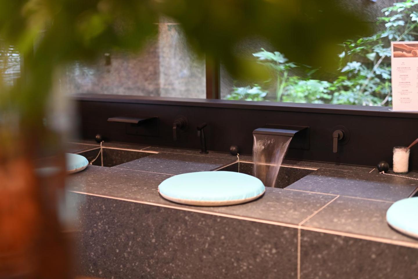 Via Hotel Breeze Tajpej Kültér fotó