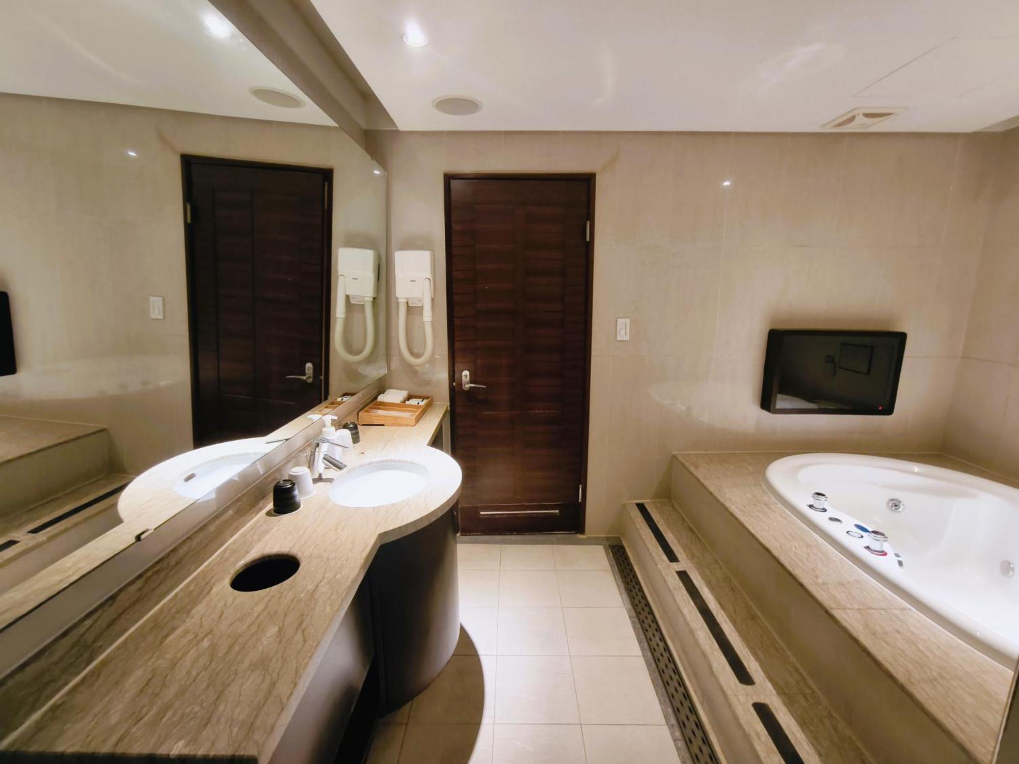 Via Hotel Breeze Tajpej Szoba fotó